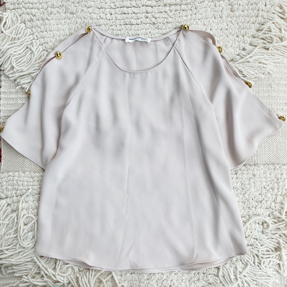 AMANDA UPRICHARD beige slit sleeve top with gold ascents S